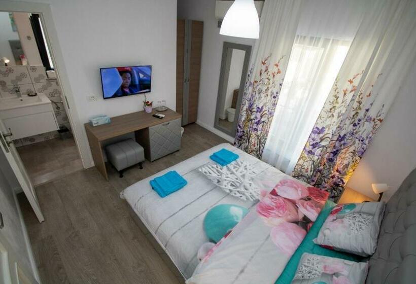 اتاق استاندارد با چشمانداز باغ, Pensiunea Ionelia