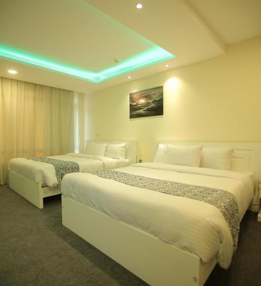 Standard Room King Size Bed, Turquoise Pyramids & Grand Egyptian Museum View