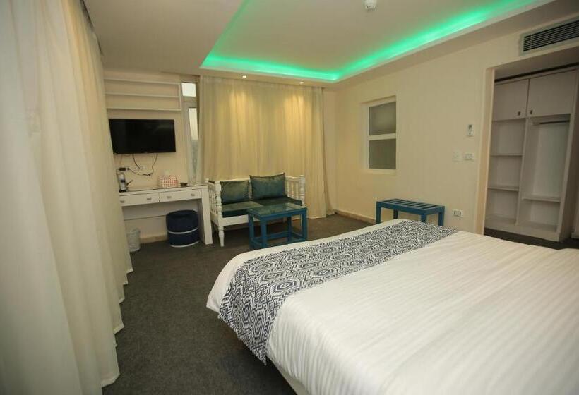 Standard Room King Size Bed, Turquoise Pyramids & Grand Egyptian Museum View