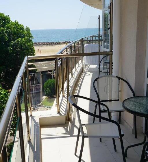 Deluxe Kolmen Hengen Huone Merinäkymä, аурелия бей