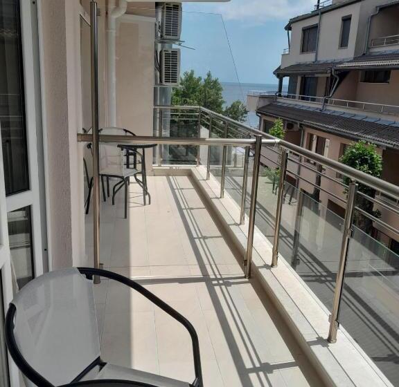 Deluxe-huone Sivuttainen Merinäkymä, аурелия бей