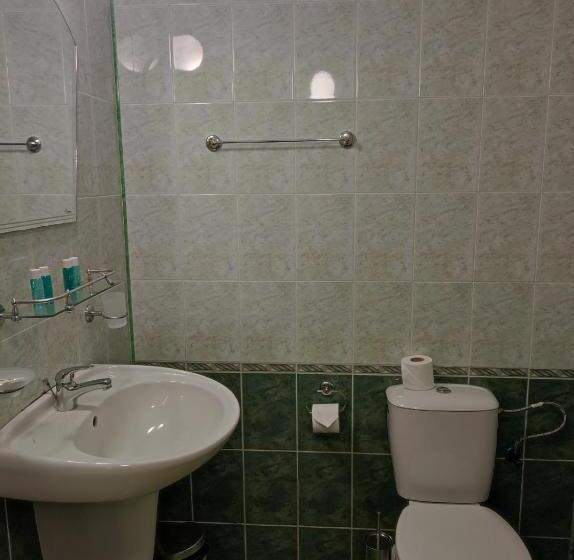 Cameră Economică, аурелия бей