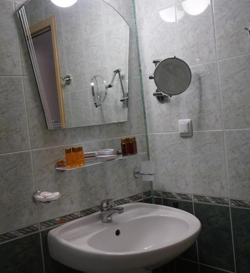 Huoneisto 2 Makuuhuonetta, аурелия бей