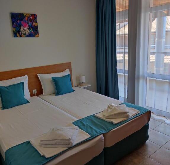 Huoneisto 2 Makuuhuonetta, аурелия бей