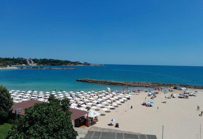 Huoneisto 2 Makuuhuonetta, аурелия бей