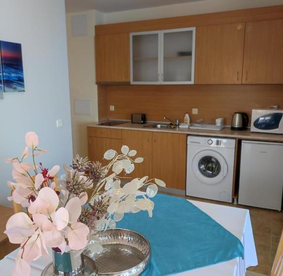 Huoneisto 2 Makuuhuonetta, аурелия бей