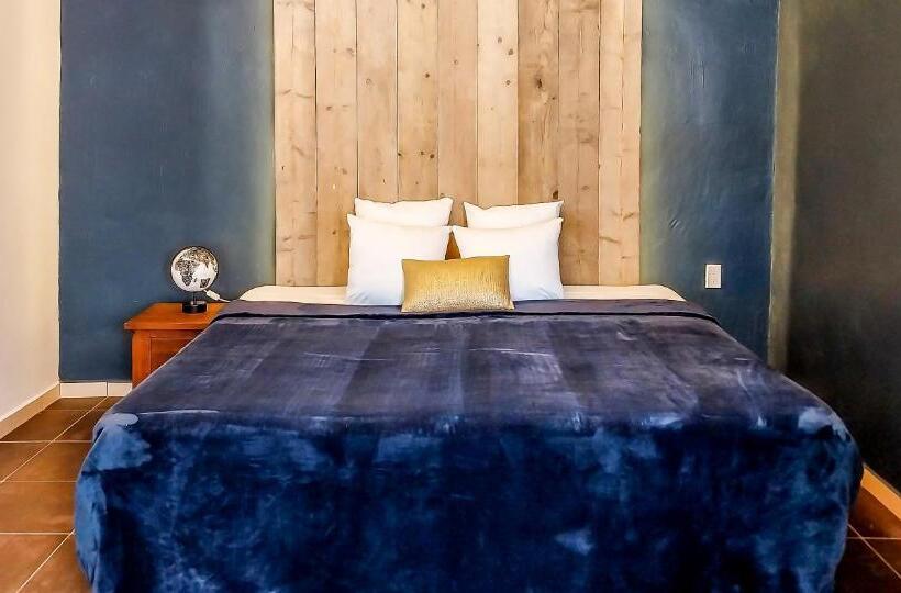 اتاق لوکس با تخت بزرگ, Atelier Skalo Boutique