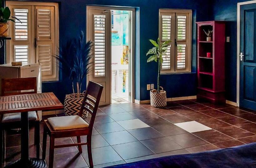 اتاق لوکس با تخت بزرگ, Atelier Skalo Boutique