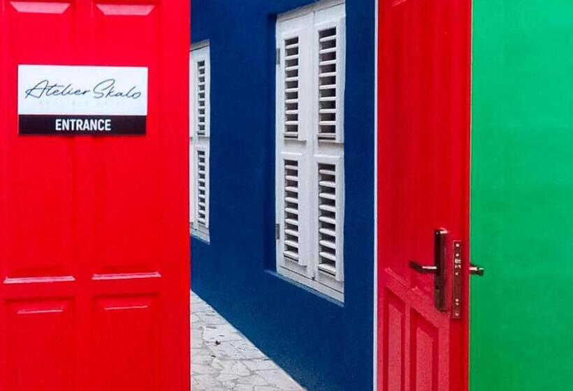 اتاق لوکس با تخت بزرگ, Atelier Skalo Boutique