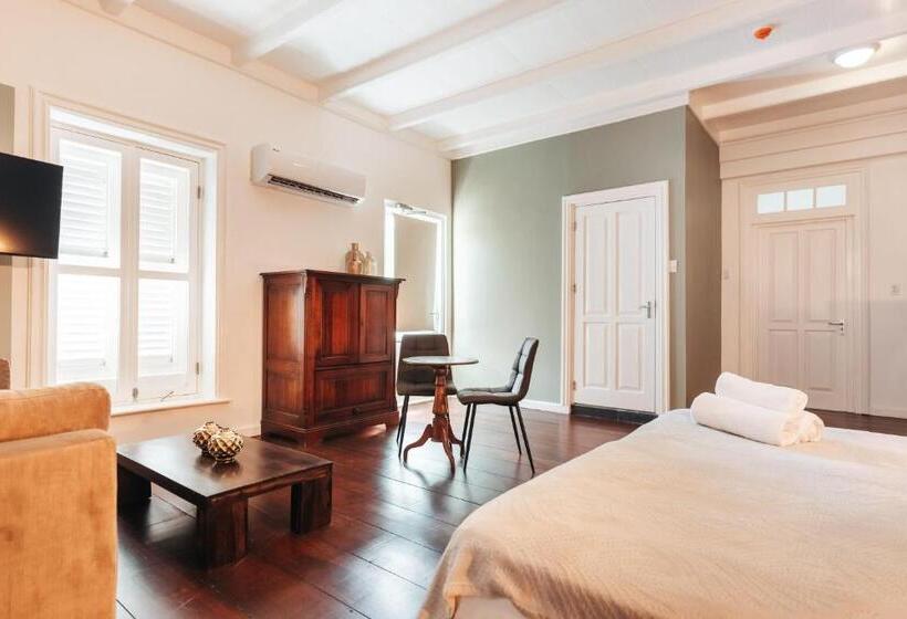 استودیوی سوپریور, Atelier Skalo Boutique