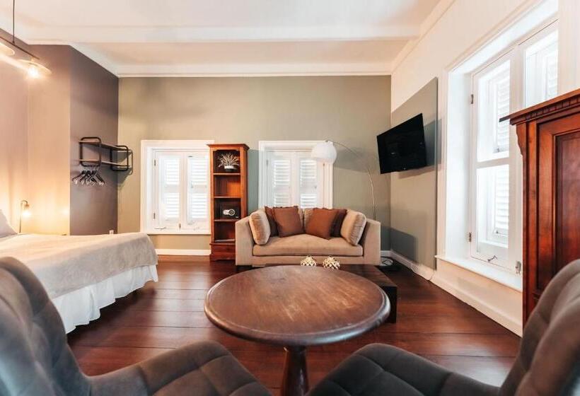 استودیوی سوپریور, Atelier Skalo Boutique