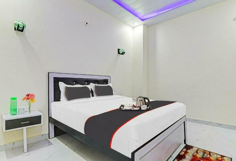 デラックスルーム, Collection O Hotel Kalawati Palace