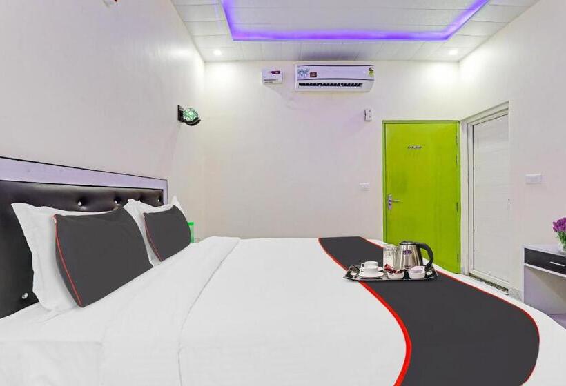 اتاق کلاسیک سه تخته, Collection O Hotel Kalawati Palace