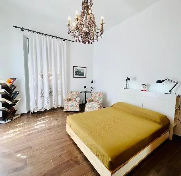 اتاق لوکس چهار تخته, B&b Letterario Palazzo Pistocchi