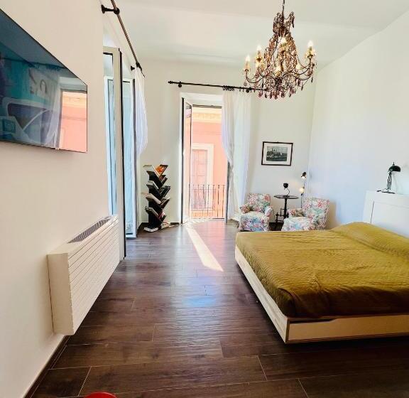 اتاق لوکس چهار تخته, B&b Letterario Palazzo Pistocchi