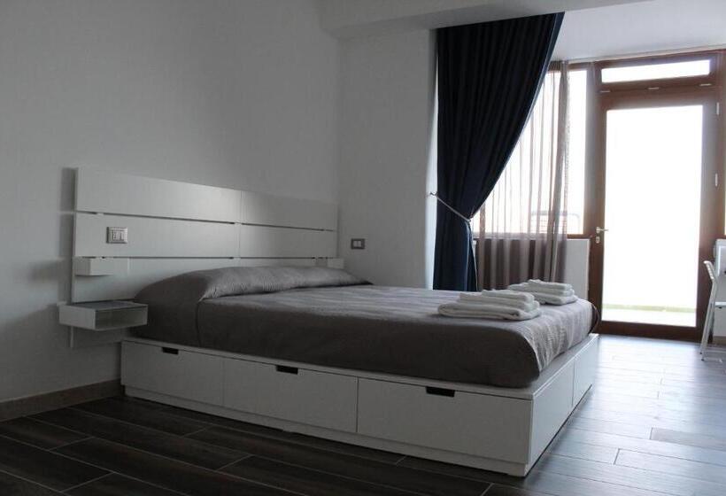 Семейный Номер, Manfredi Sea Room