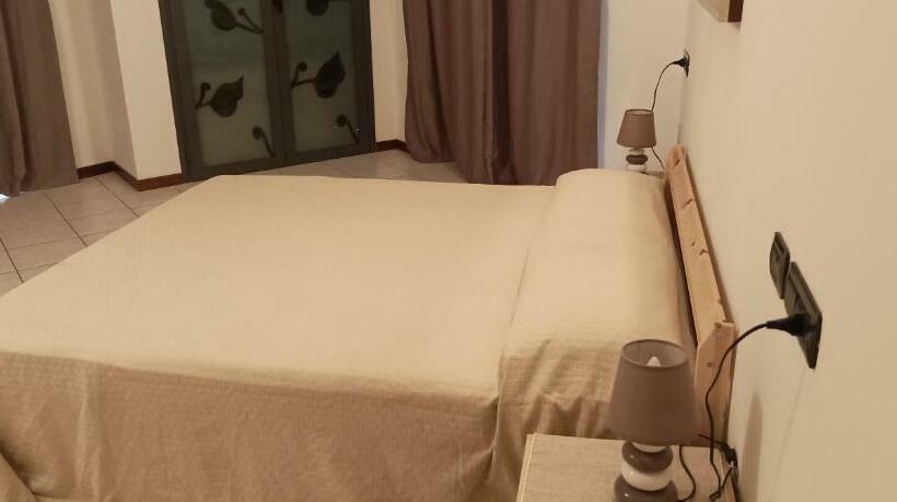 スタンダードルーム, L Sass