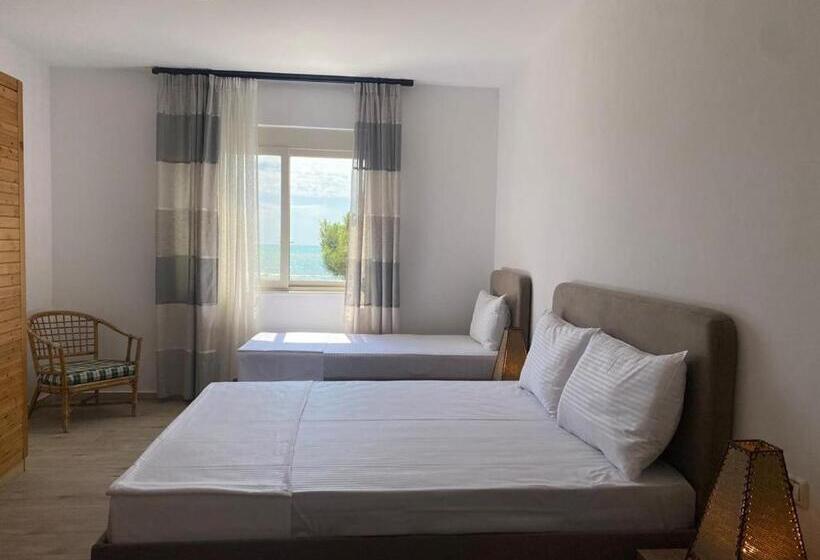 דירת חדר נוף לים, Rumar