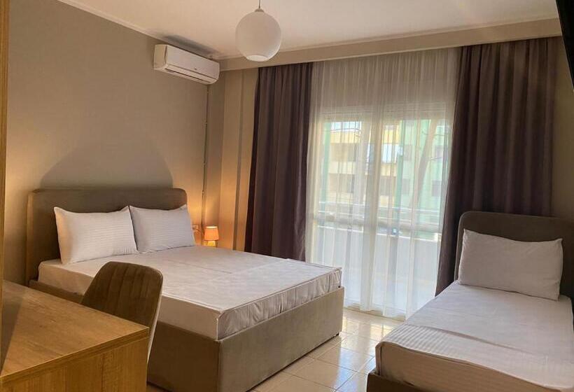 חדר סטנדרט לשלושה, Rumar