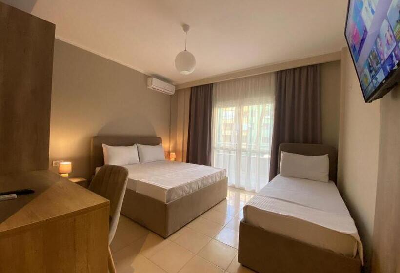 חדר סטנדרט לשלושה, Rumar