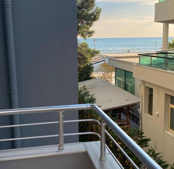 חדר סטנדרט לשלושה, Rumar