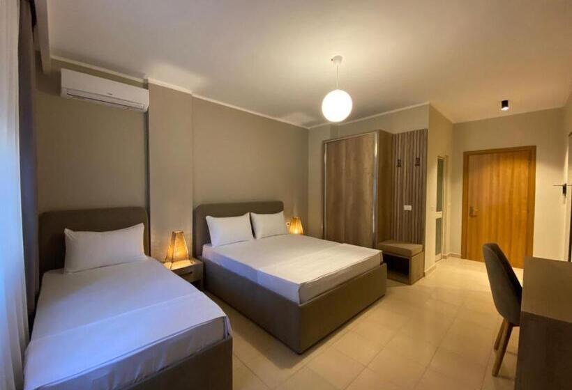 חדר סטנדרט לשלושה, Rumar