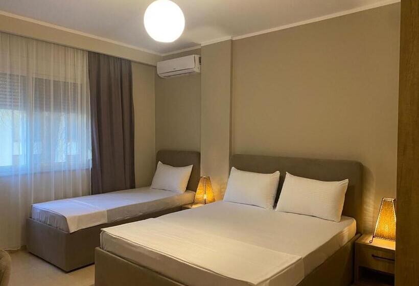 חדר סטנדרט לשלושה, Rumar