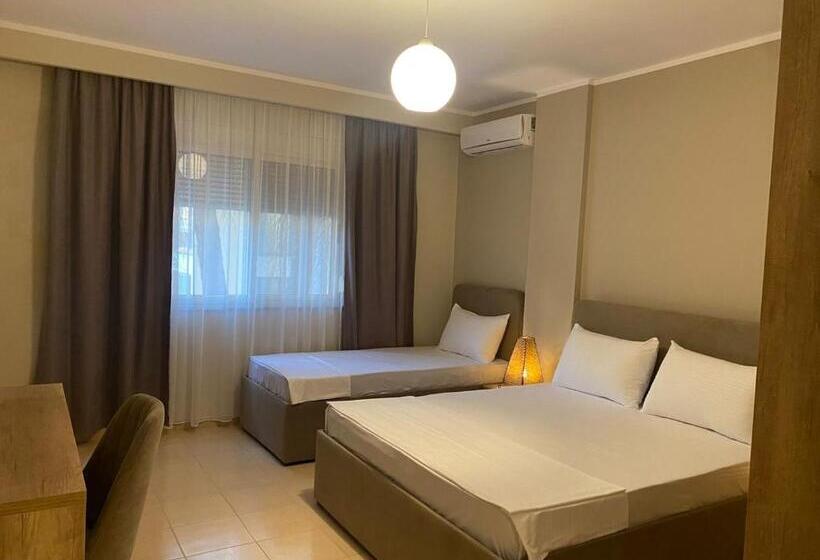 חדר סטנדרט לשלושה, Rumar