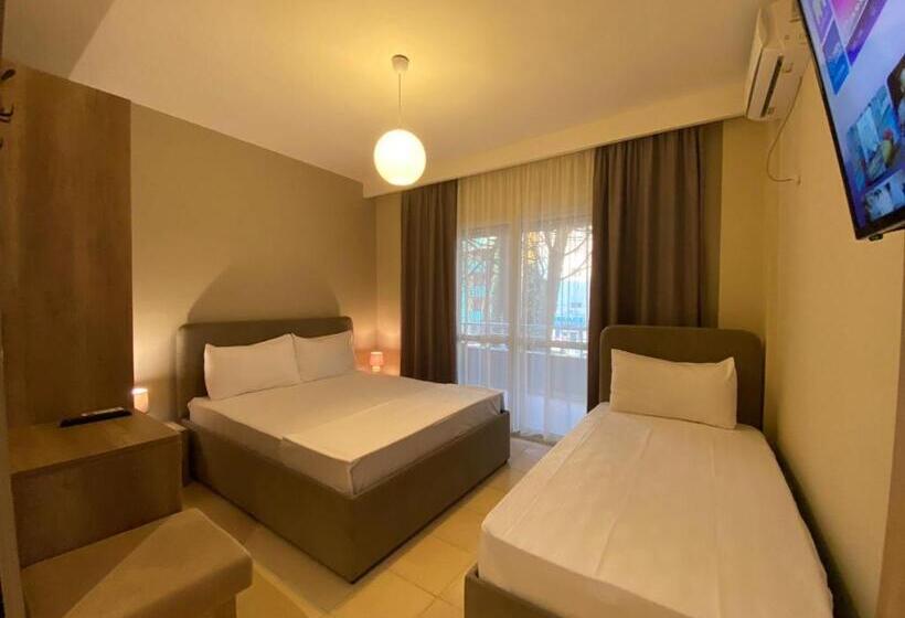 חדר סטנדרט לשלושה, Rumar