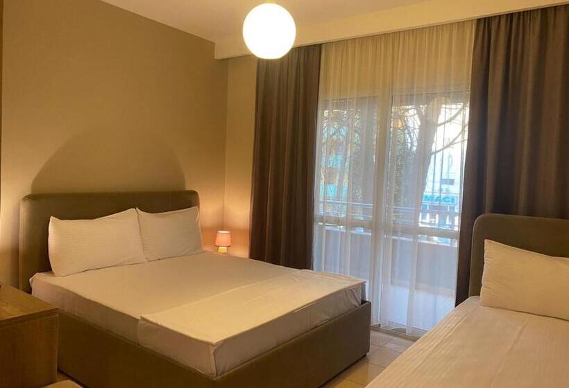 חדר סטנדרט לשלושה, Rumar