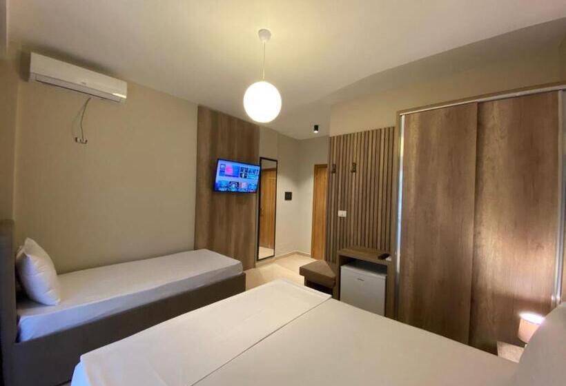 חדר סטנדרט לשלושה, Rumar