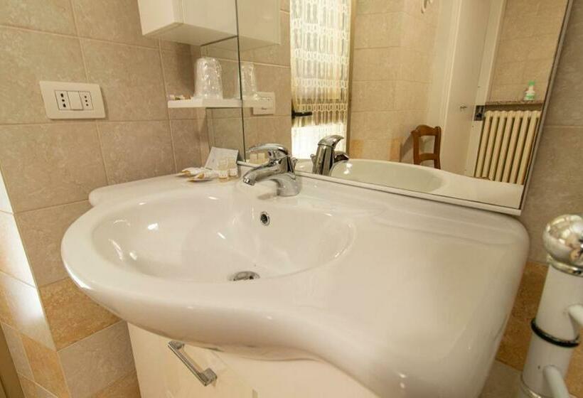 דירת חדר, La Casa Del Postino