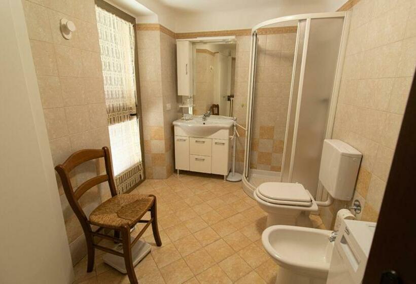 דירת חדר, La Casa Del Postino