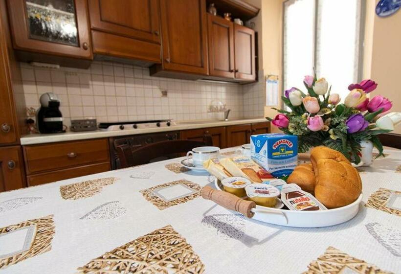 דירת חדר, La Casa Del Postino