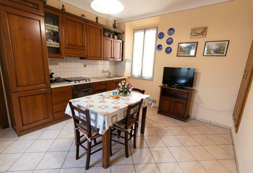 דירת חדר, La Casa Del Postino