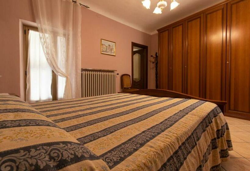 דירת חדר, La Casa Del Postino