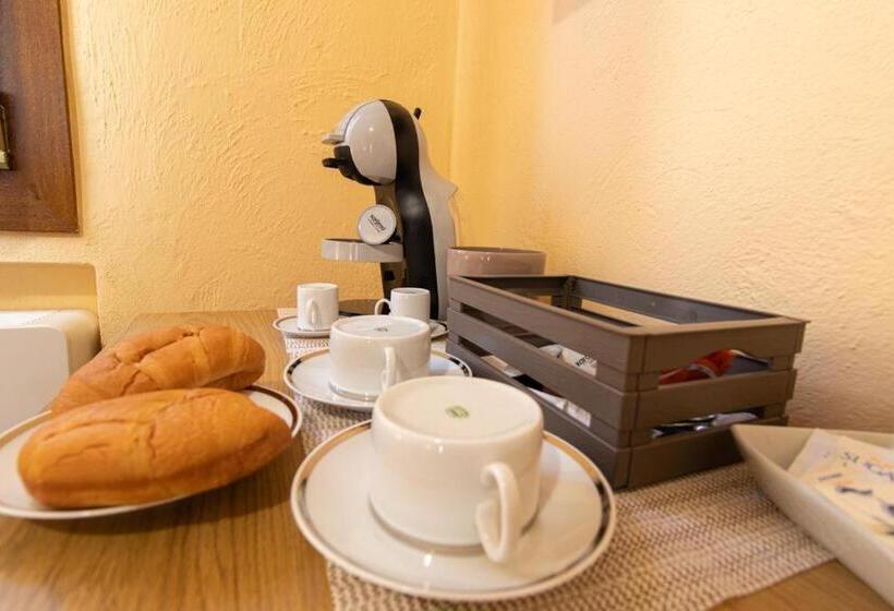 חדר אקונומי, La Casa Del Postino