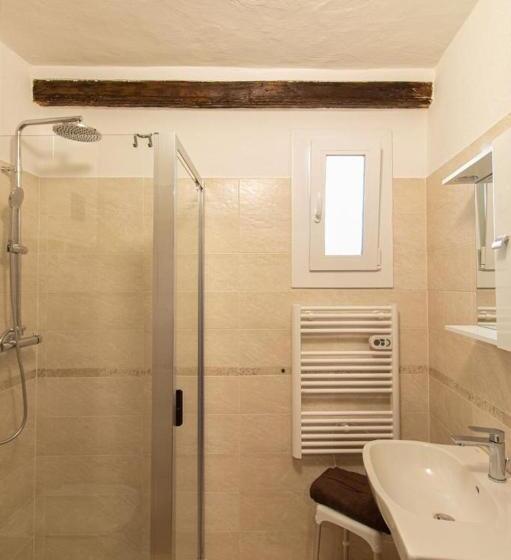 חדר אקונומי, La Casa Del Postino