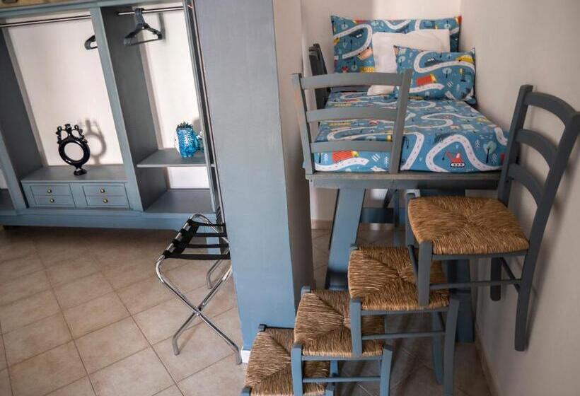 غرفة سوبيريور ثلاثية, Domo Anna