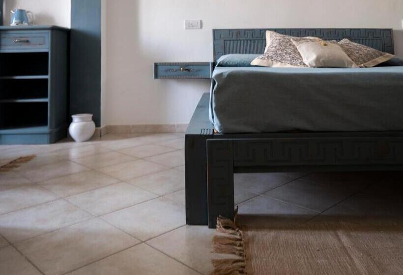 غرفة سوبيريور ثلاثية, Domo Anna