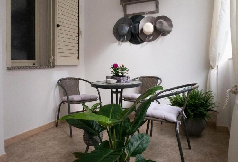 غرفة ديلوكس سرير كينج, Domo Anna