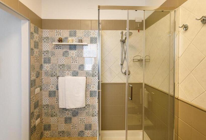 غرفة ديلوكس سرير كينج, Domo Anna