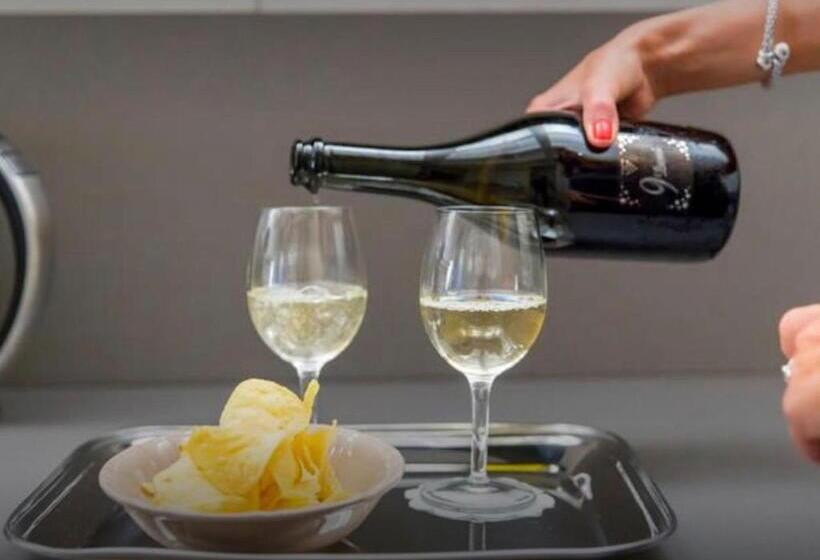 基本三人间, Accademia 21