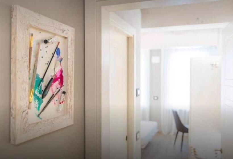 基本三人间, Accademia 21