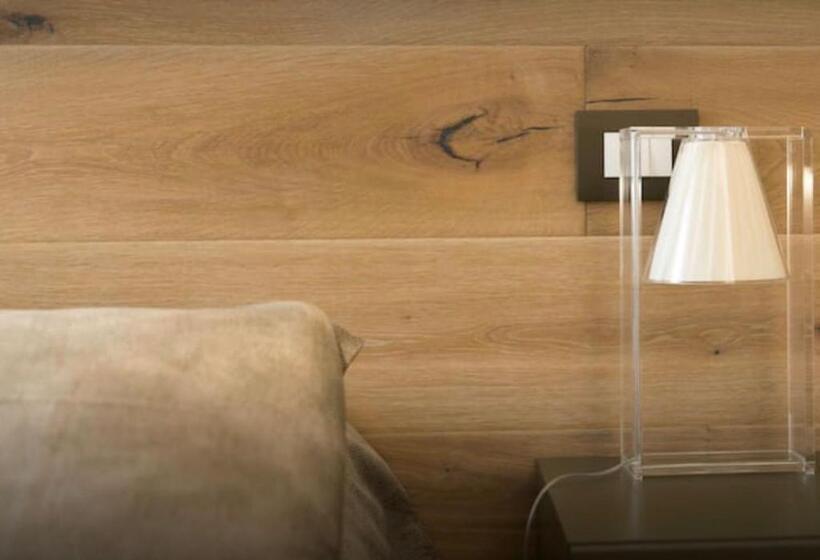 基本三人间, Accademia 21