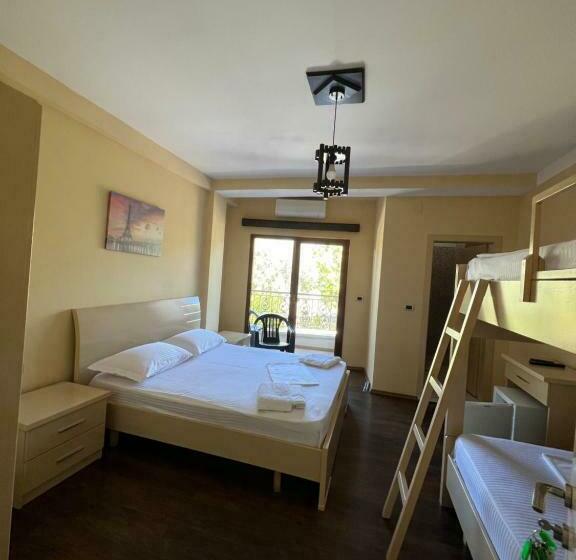 4인용 스탠다드 룸, Artist House