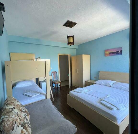 غرفة قياسية رباعية, Artist House