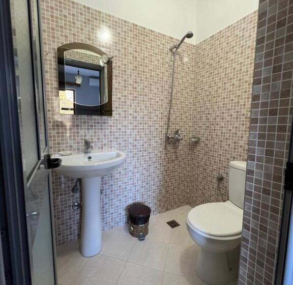 غرفة قياسية ثلاثية, Artist House