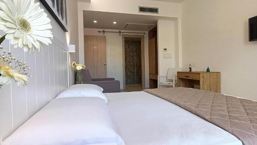 Triple Room Sea View, Borgo Dei Pescatori   Sul Mare