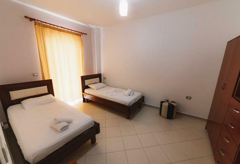 Balkonlu Üç Kişilik Standart Oda, Fish Time Ksamil